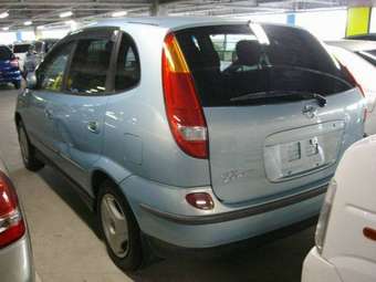 2002 Nissan Tino Pictures