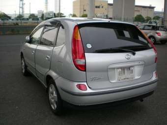 2002 Nissan Tino Photos