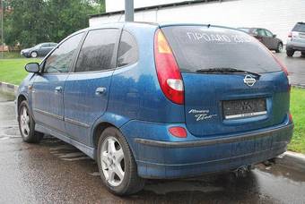 2002 Nissan Tino Pictures
