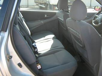 2003 Nissan Tino Pictures