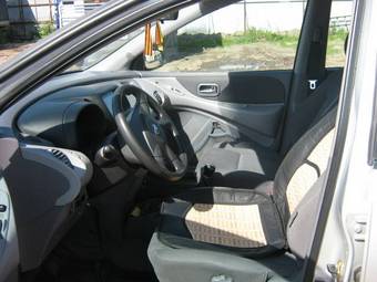2003 Nissan Tino Pics