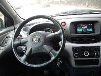 2005 Nissan Tino Pictures