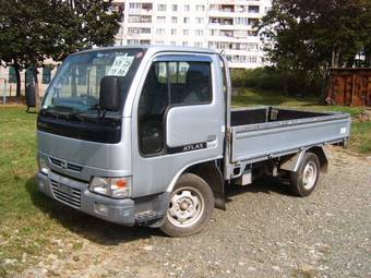 2002 Nissan Titan Photos