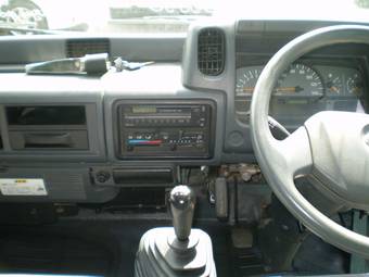 2003 Nissan Titan Photos