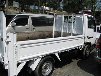 2004 Nissan Titan Photos