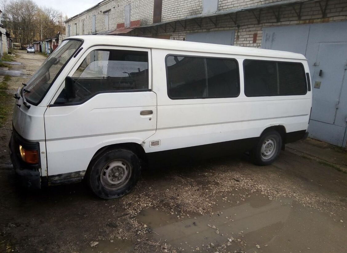 Nissan sales urvan 1990