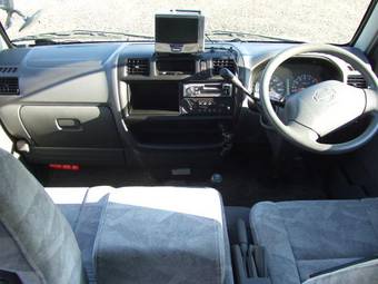 2002 Nissan Vanette Photos