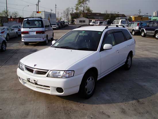 2000 Nissan Wingroad Photos