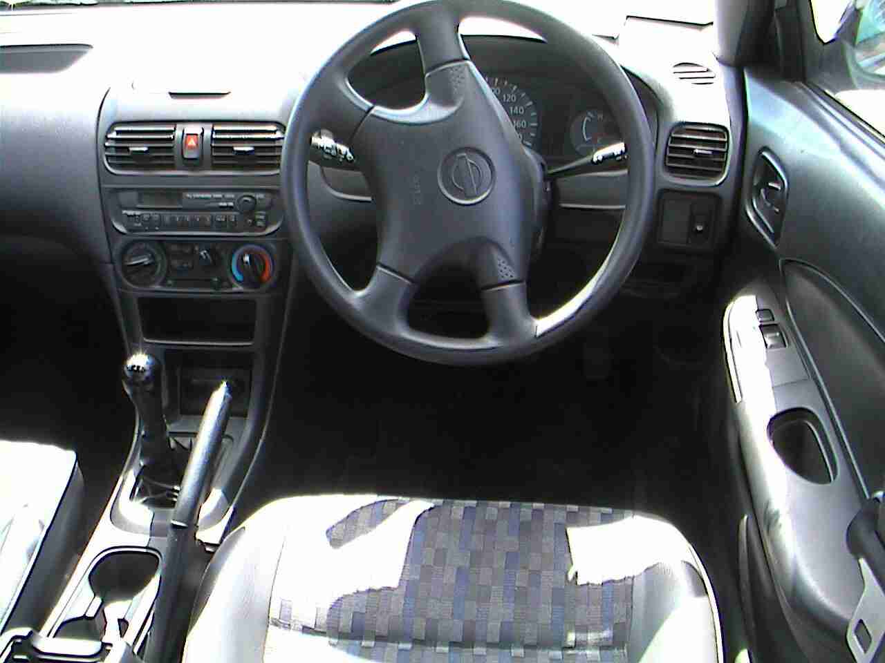 2000 Nissan Wingroad Photos