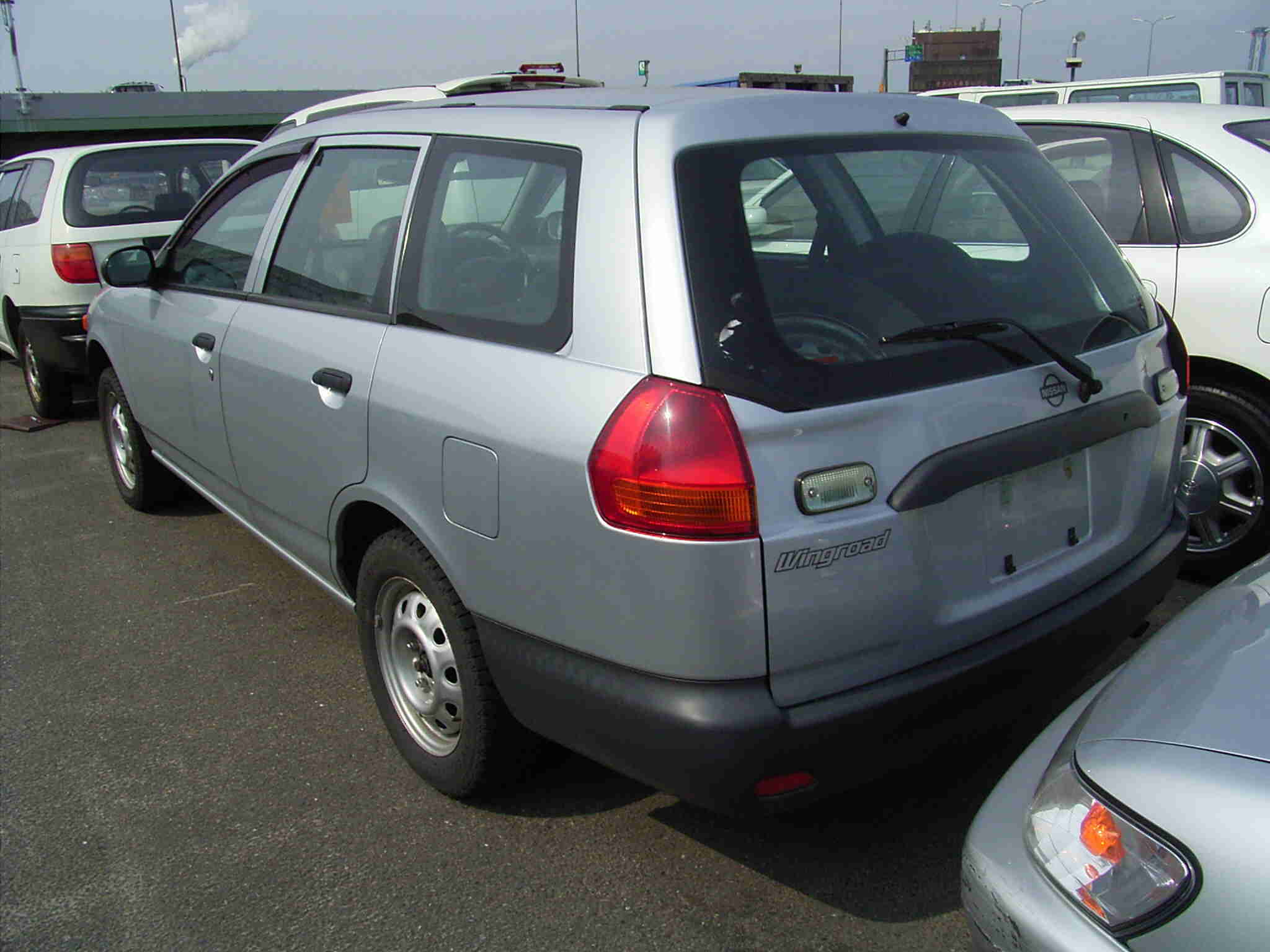 2000 Nissan Wingroad Pictures