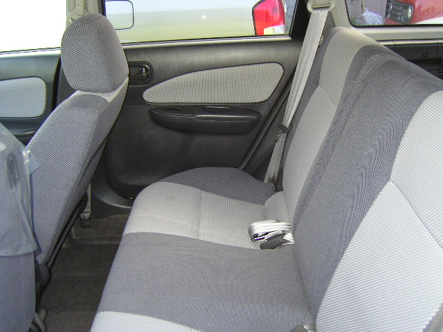 2000 Nissan Wingroad Photos