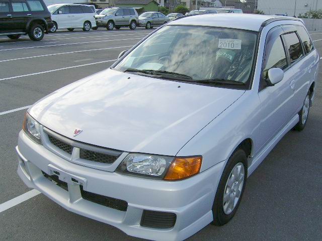 2000 Nissan Wingroad Photos