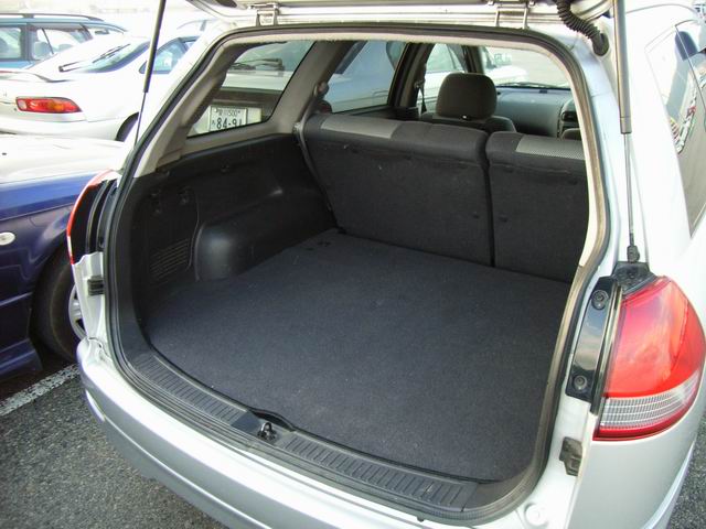 2000 Nissan Wingroad Images