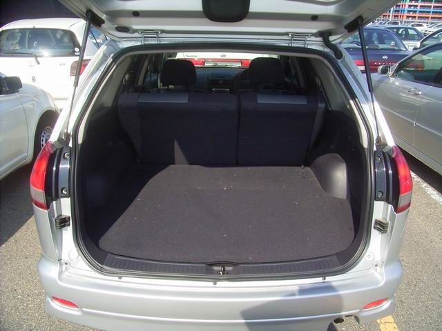 2000 Nissan Wingroad Pictures