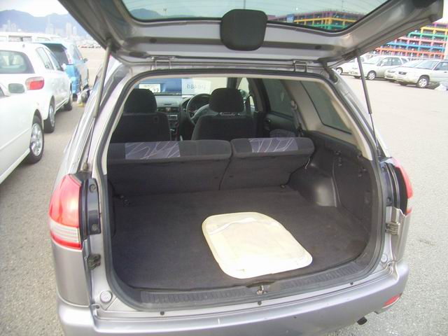 2000 Nissan Wingroad Pictures