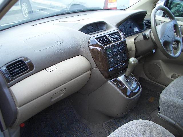 2000 Nissan Wingroad Pics