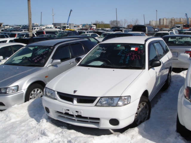 2000 Nissan Wingroad Photos