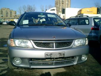 2000 Nissan Wingroad Photos