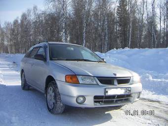 2000 Nissan Wingroad Photos
