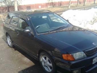 2000 Nissan Wingroad Images