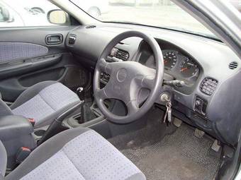 2000 Nissan Wingroad Photos