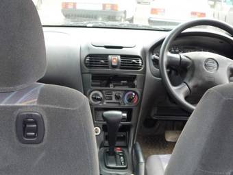2000 Nissan Wingroad Images