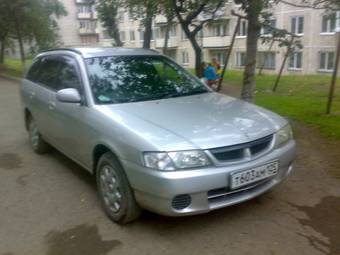 2000 Nissan Wingroad Photos