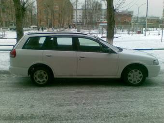 2000 Nissan Wingroad Photos