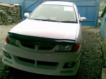 2000 Nissan Wingroad Photos