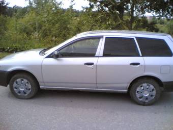 2000 Nissan Wingroad Photos