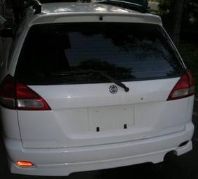 2000 Nissan Wingroad Pictures