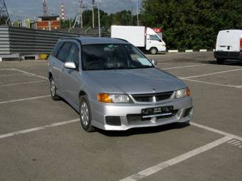 2000 Nissan Wingroad Pictures