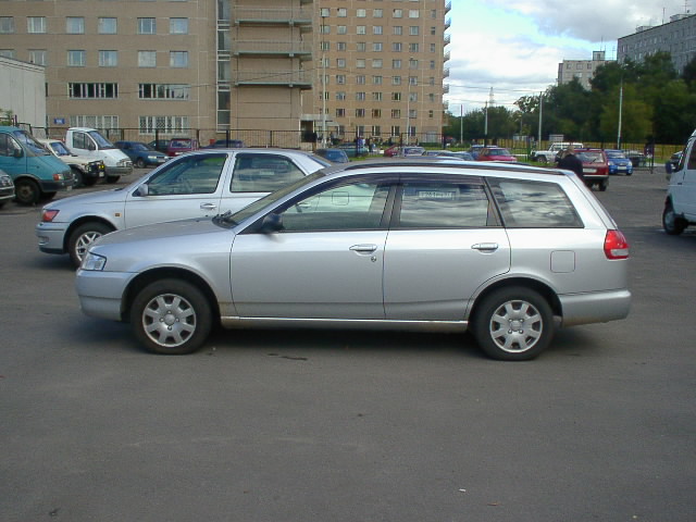 2001 Nissan Wingroad Pictures