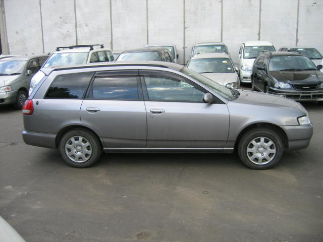 2001 Nissan Wingroad Pictures