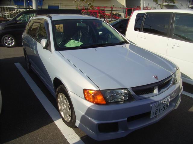 2001 Nissan Wingroad Photos