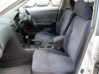 2001 Nissan Wingroad Photos