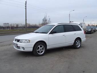 2001 Nissan Wingroad Photos