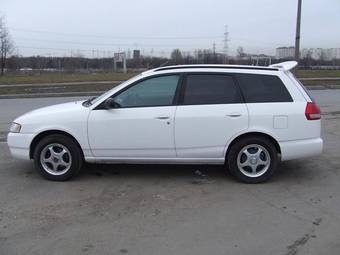 2001 Nissan Wingroad Photos
