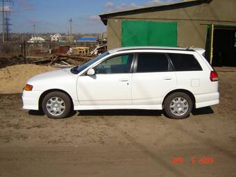 2001 Nissan Wingroad Pictures
