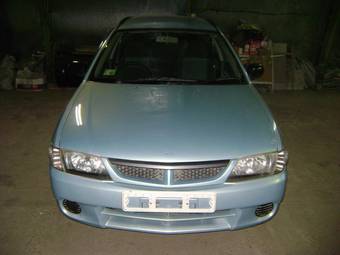 2001 Nissan Wingroad Images