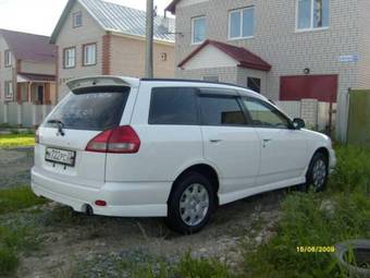 2001 Nissan Wingroad Photos