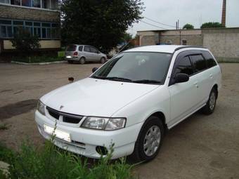2001 Nissan Wingroad Pictures