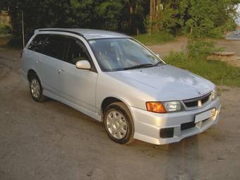 2001 Nissan Wingroad Pictures