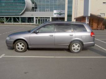2001 Nissan Wingroad Photos
