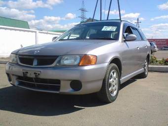 2001 Nissan Wingroad Photos