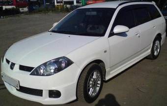 2001 Nissan Wingroad Photos