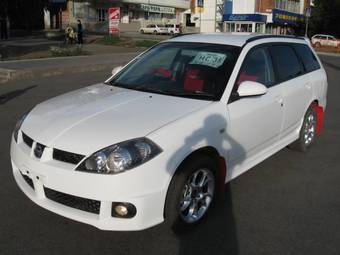 2001 Nissan Wingroad Photos