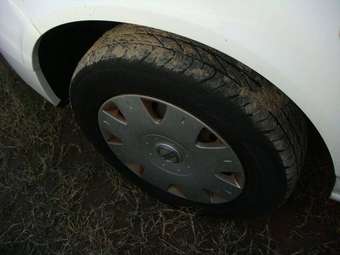 2002 Nissan Wingroad Pictures