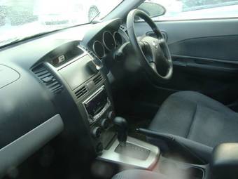 2002 Nissan Wingroad Photos