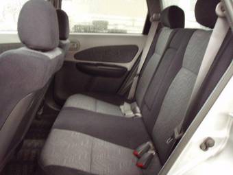 2002 Nissan Wingroad Photos
